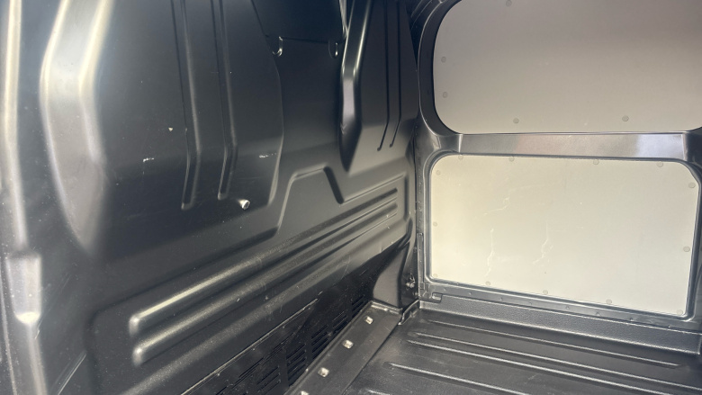 Ford Transit Custom E-320 L1 Rwd 160kW 65kWh H1 Van Sport Auto